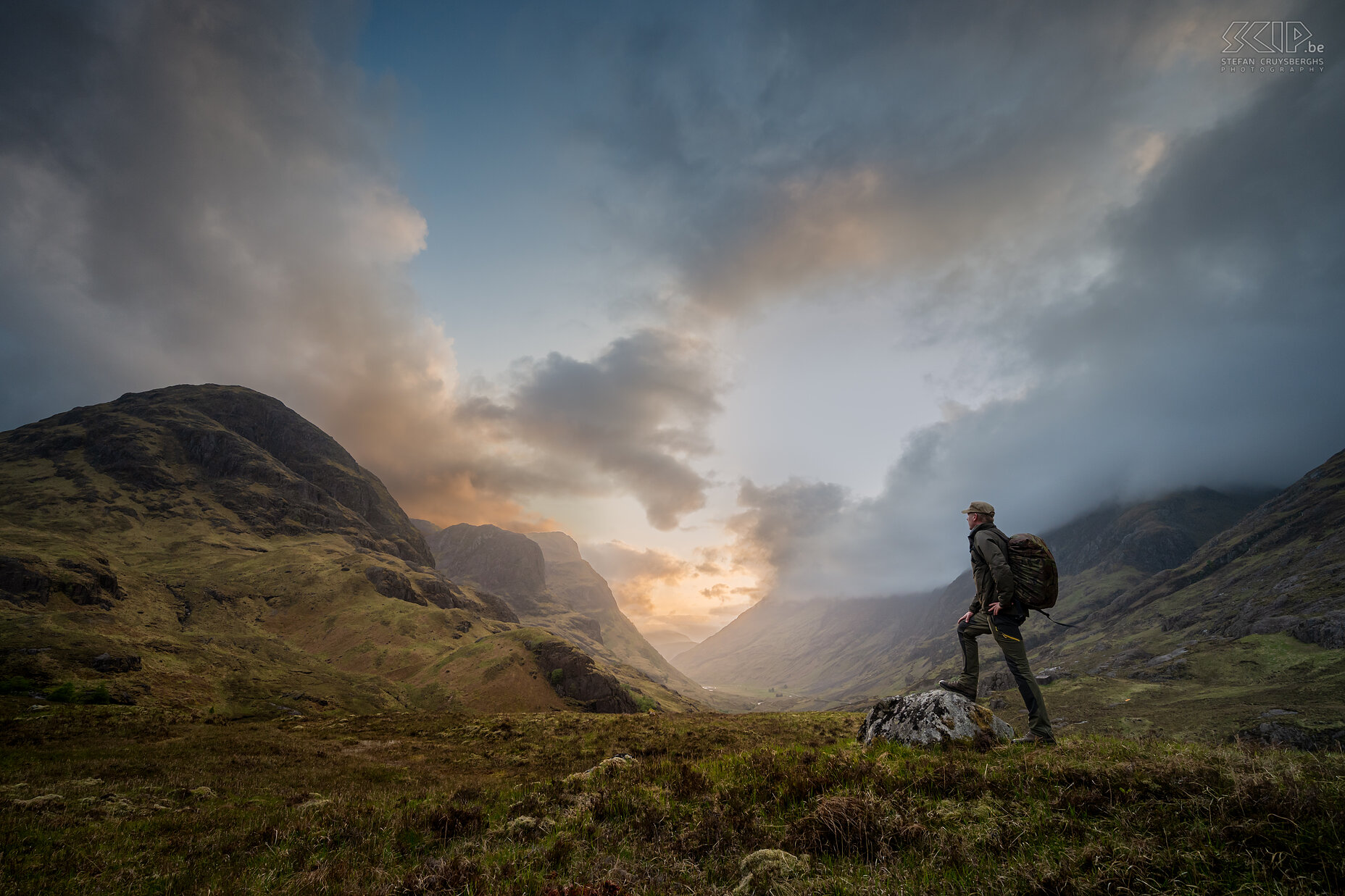 Glen Coe - Stefan Glen Coe is een adembenemend mooie vallei omringd door imposante bergen. De Glen Coe vallei is genoemd naar de rivier de Coe, die door dit gebied stroomt. De laaghangende bewolking en mist die vaak in dit gebied hangen, dragen bij aan de mysterieuze sfeer. Stefan Cruysberghs